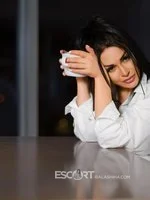 Горячая и соблазнительная Юлия – воплощение страсти и желания.