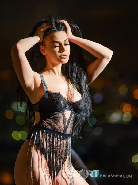 Горячая и соблазнительная Юлия – воплощение страсти и желания.